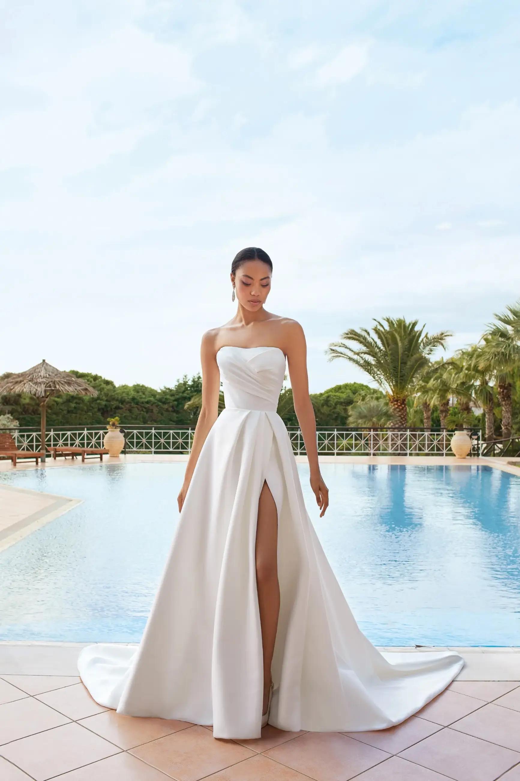 Finding Your Dream Bridal Gown Among Demetrios&#39;s Collections Image